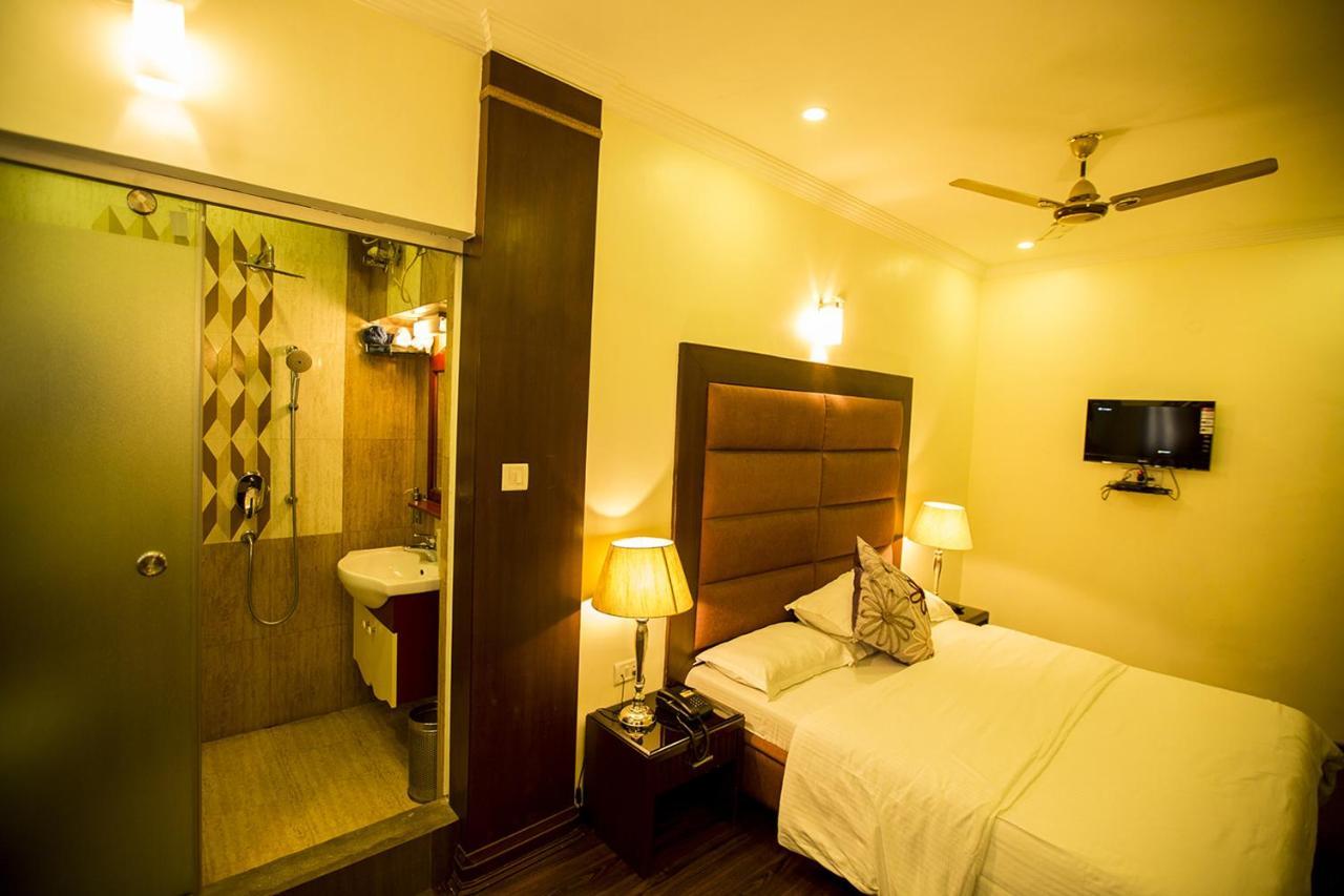Deep Hotel ลัคเนา ภายนอก รูปภาพ