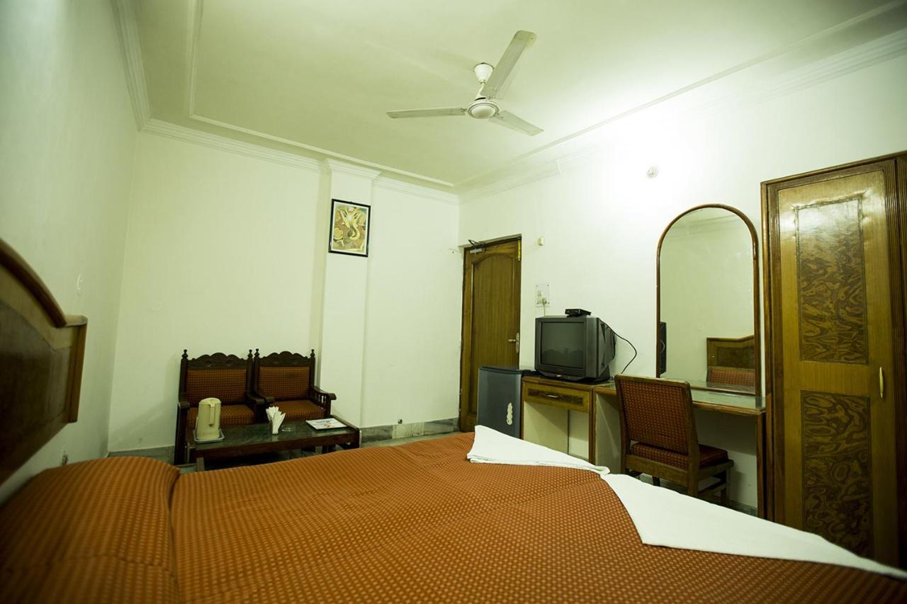 Deep Hotel ลัคเนา ภายนอก รูปภาพ