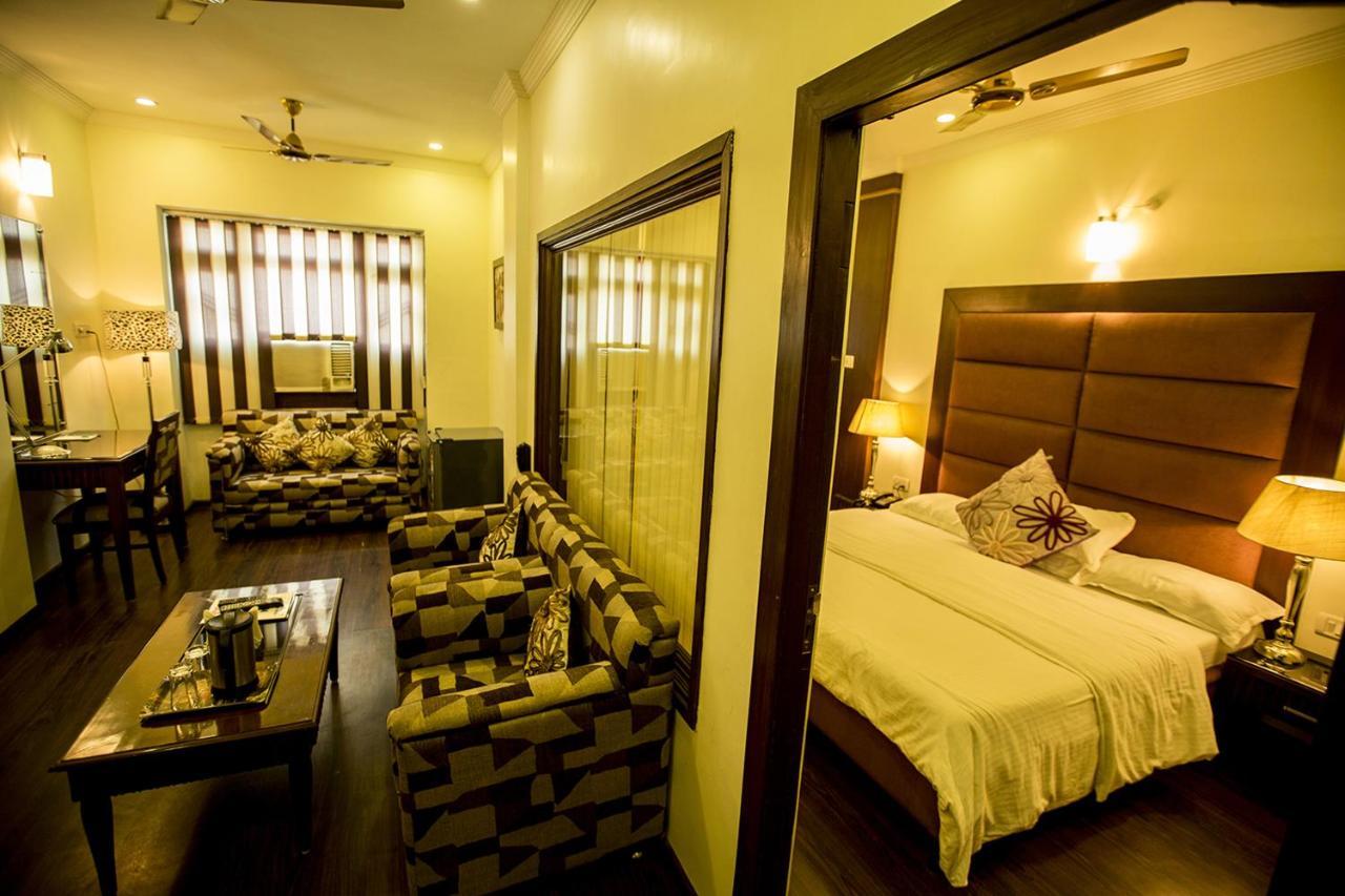 Deep Hotel ลัคเนา ภายนอก รูปภาพ
