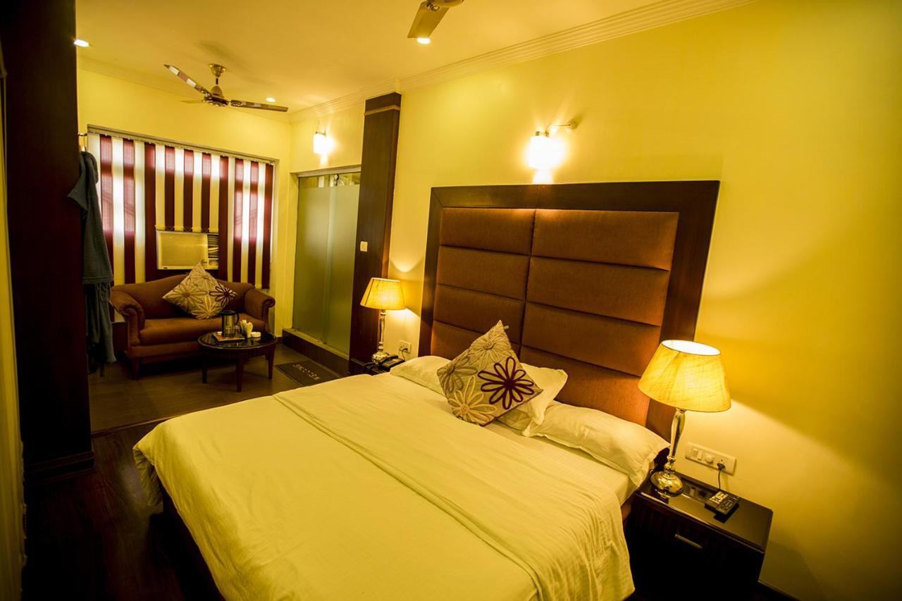 Deep Hotel ลัคเนา ภายนอก รูปภาพ